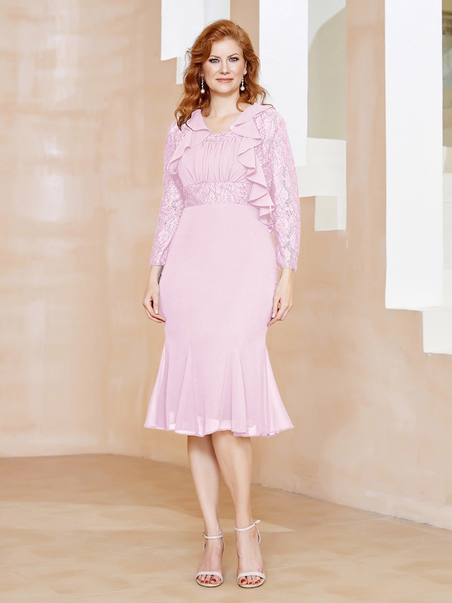 Robe Fourreau en Mousseline Longueur de Mollet à Col en Scoop avec Dentelle Rose Pâle